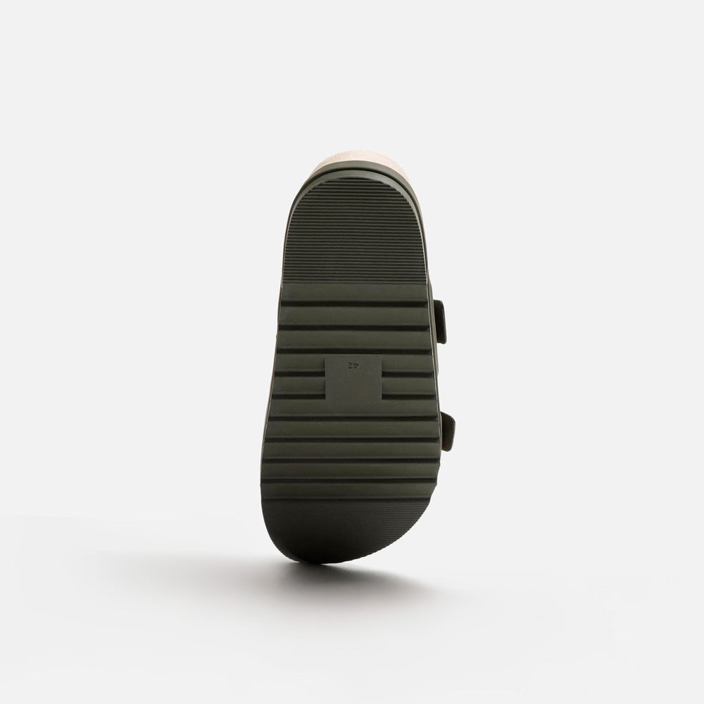 WIDE-STRAP LEATHER SLIDES